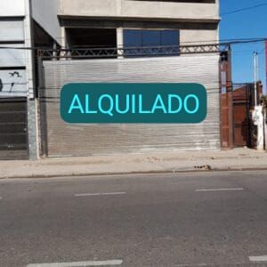 SE ALQUILA EN IMPORTANTE INMUEBLE COMERCIAL