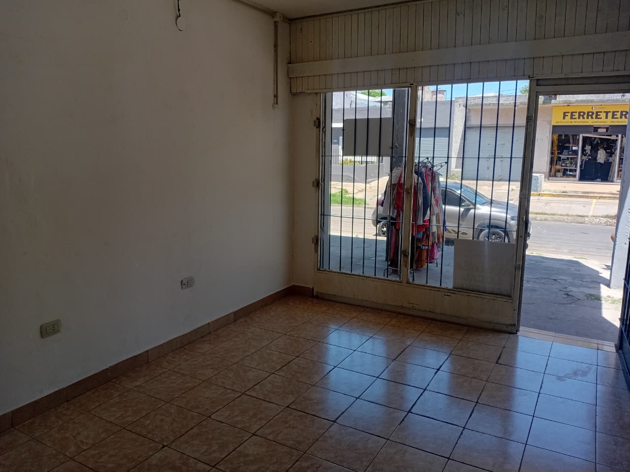 LOCAL EN ALQUILER CON FRENTE A LA CALLE TRIUNVIRATO Nro. 2218 DON TORCUATO. - Imagen 3